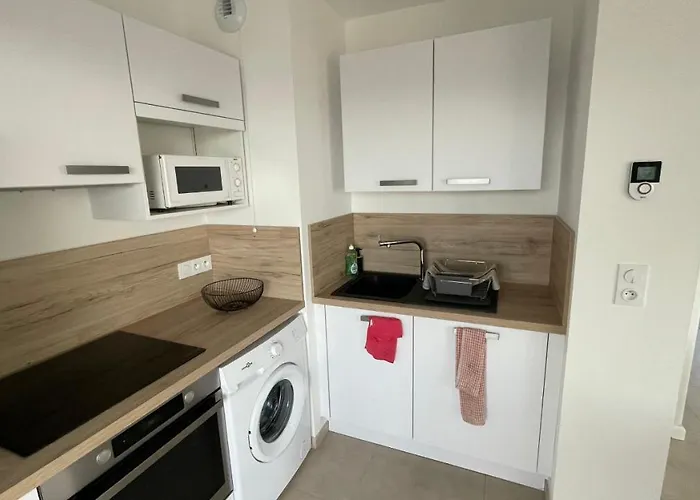 2 Pieces Neuf - Vue Piscine 18 M - Proche - Location Par Semaine Complete * Calvi (Corsica)